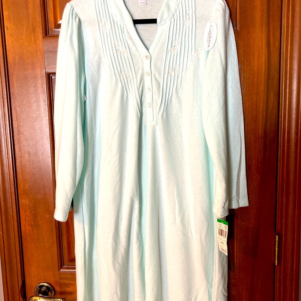 Night Gown-worn 2 times,  no tag